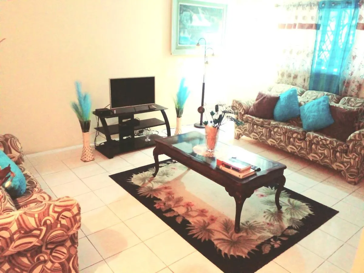 Guest house Happy And Comfortable Home Montego Bay